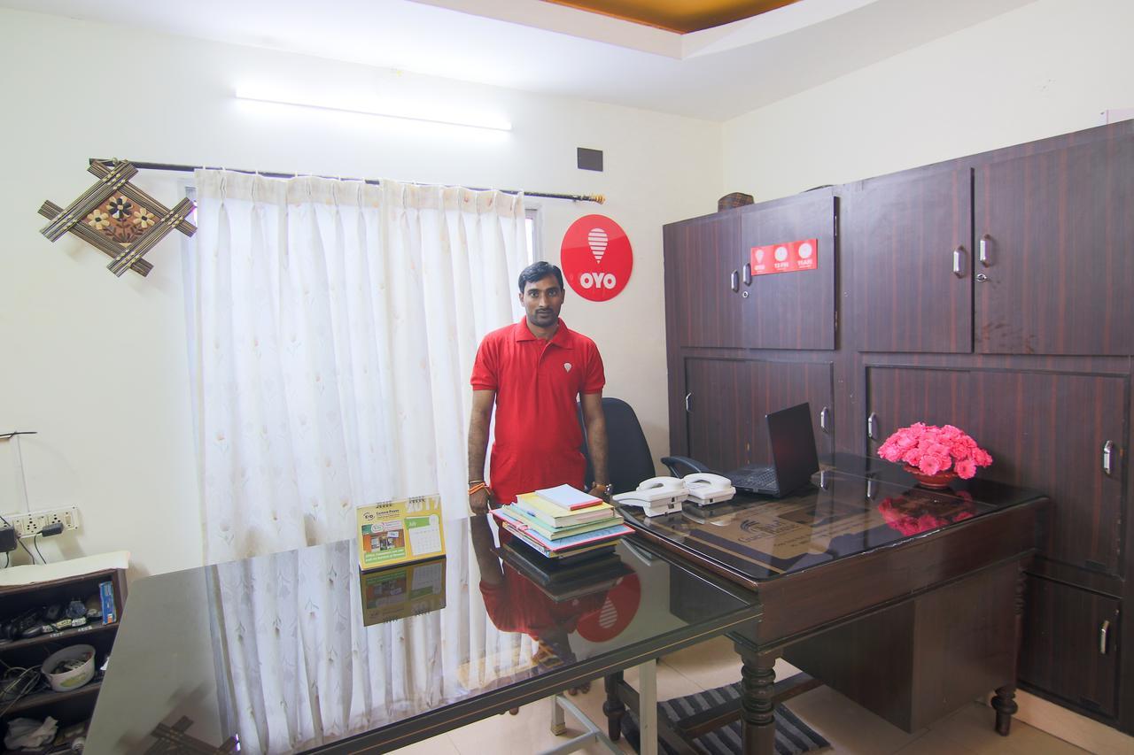 Oyo 9207 Chakri Guest House วิสาขปัตนัม ภายนอก รูปภาพ