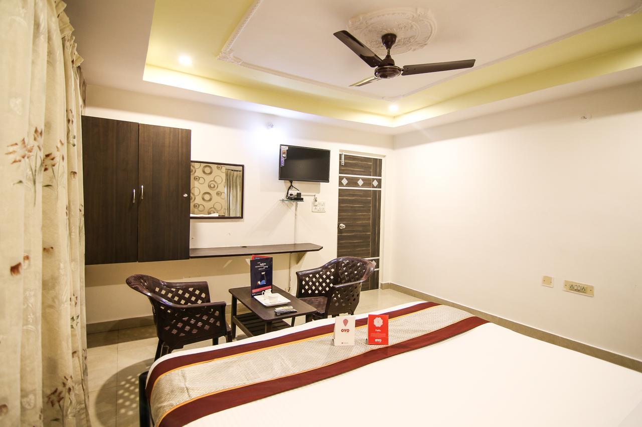 Oyo 9207 Chakri Guest House วิสาขปัตนัม ภายนอก รูปภาพ
